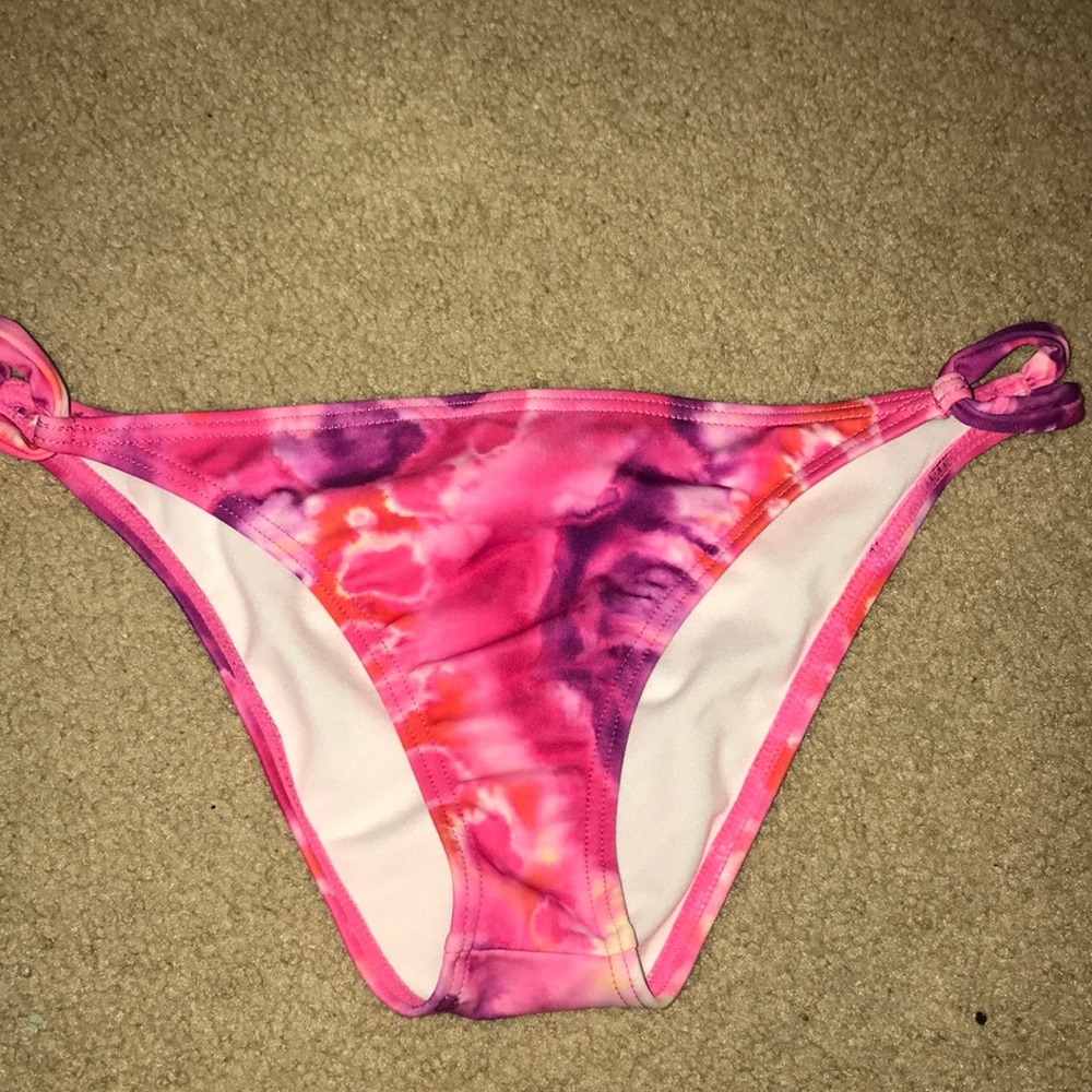 Victoria’s Secret Cheeky Swim Bottoms!